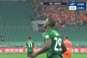 打花了!国安4-1领先泰山!杨立瑜替补助攻,法比奥暴力头球双响