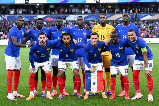 开云体育下载-姆巴佩牛刀杀鸡追格子，坎特回归惊喜连连