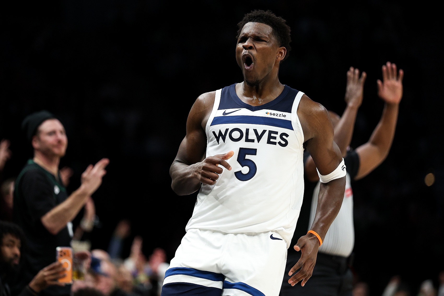 体育客户端下载-华子未进全明星首发？兰德尔：看到他上一场表现没 他能进MVP讨论